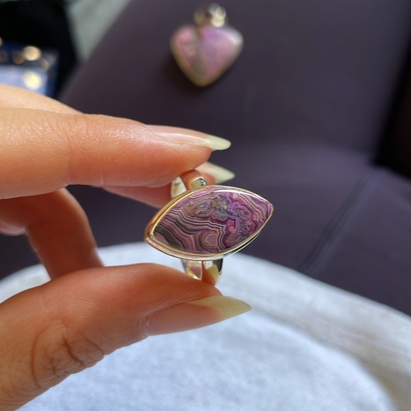 Purple dyed laguna lace agate ring - Picture 2 of 5